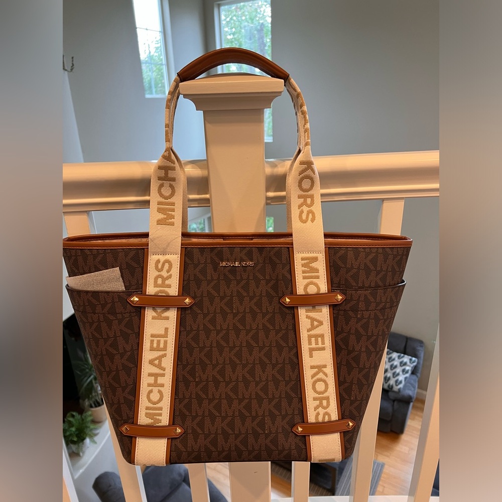 Authentic Michael Kors MAEVE Brown Luggage Large Open Tote Brand New